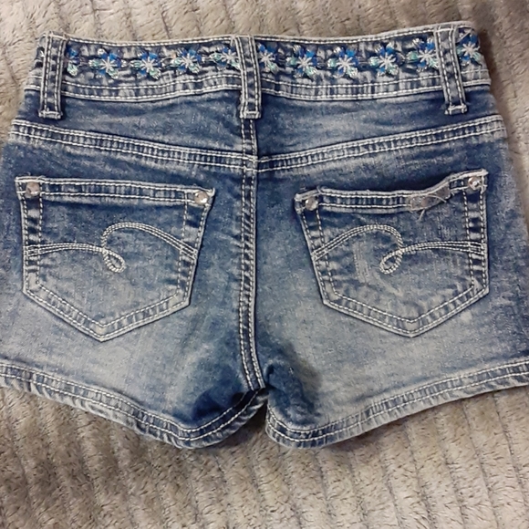 Justice premium shorts sz 7 - Picture 2 of 2